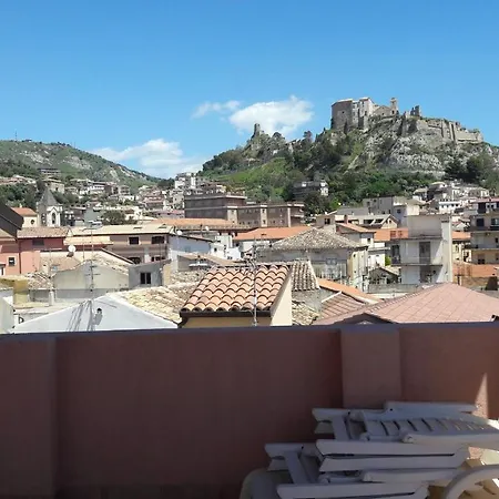 2 Bedrooms With Terrace And Wifi At Roccella Ionica